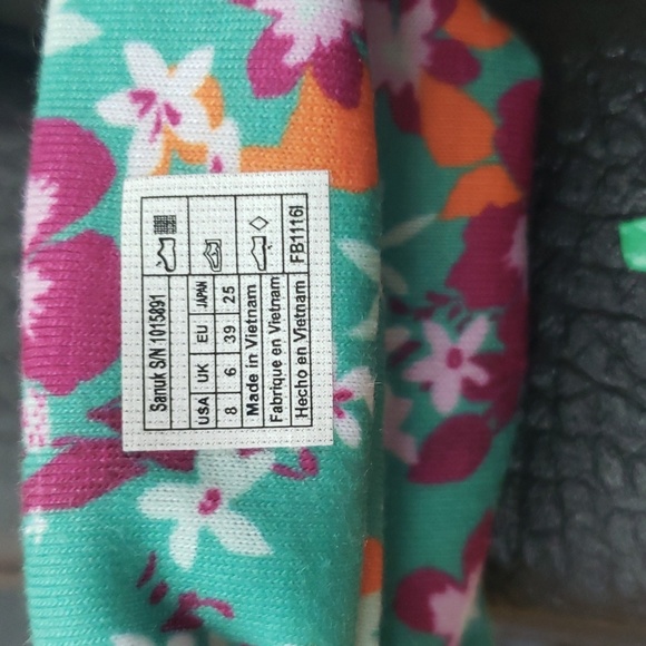 Sanuk sandals size 8 - Picture 3 of 3